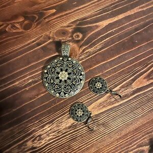 Lia Sophia pendant with earrings